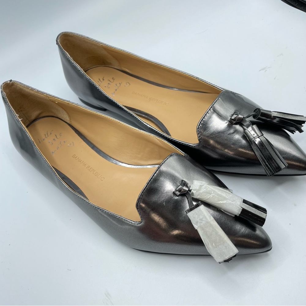 Banana Republic Gunmetal Silver Leather Pointed Toe Tassel Flats 10